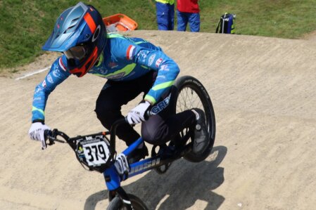 Gezellige kantine van de BMX club met leden